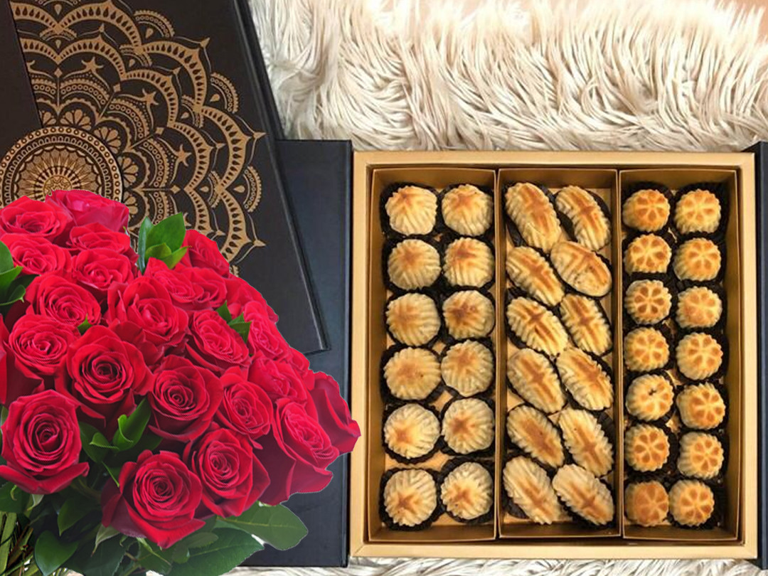 Maamoul Box And Roses Bouquet 10 Pieces